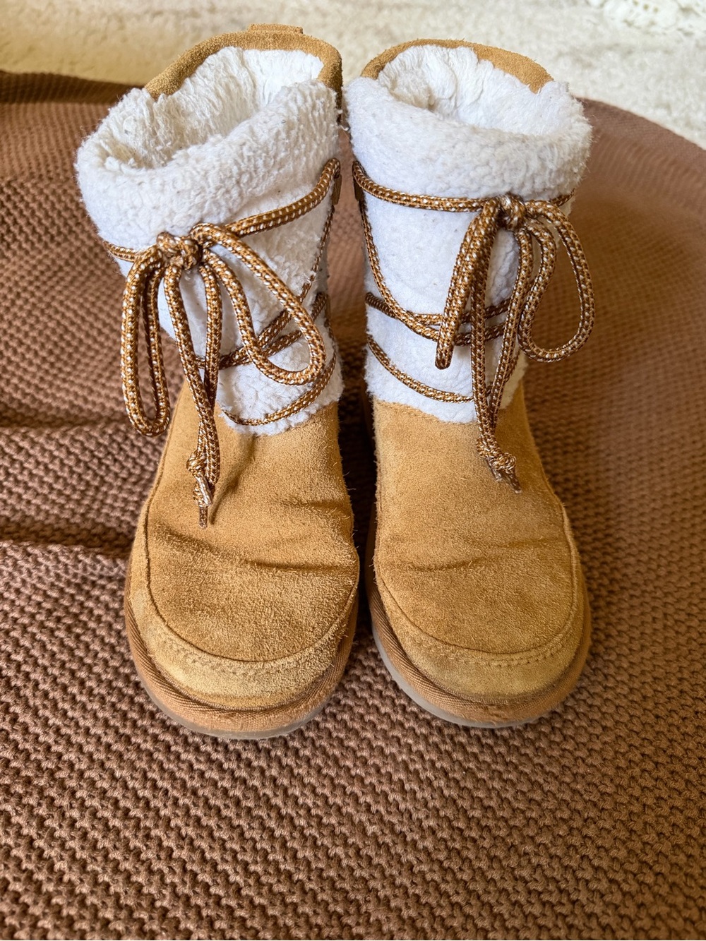 Koolaburra Tan Suede-Look Kids Boots with White Sherpa Size USA 1
